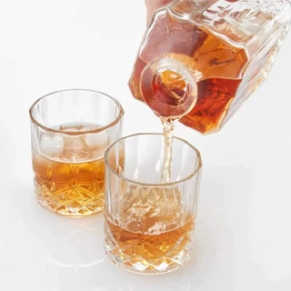Garrafa De Whisky Licor Com 2 Copos Tampa Hermética Decanter