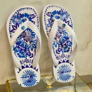 Só hoje! Chinelo de Dedo Com Estampa Personalizada Que Reflete Seu Estilo