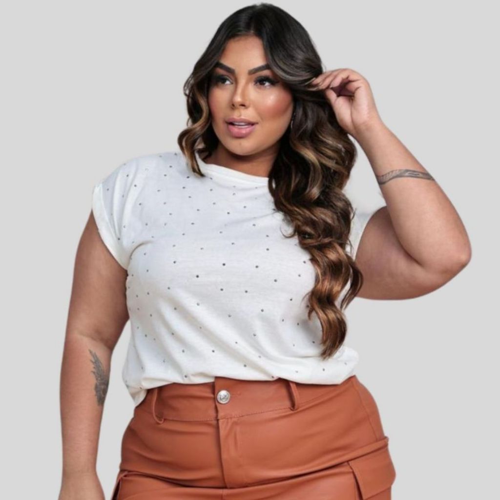 Blusa Feminina Plus Size Detalhes de Strass