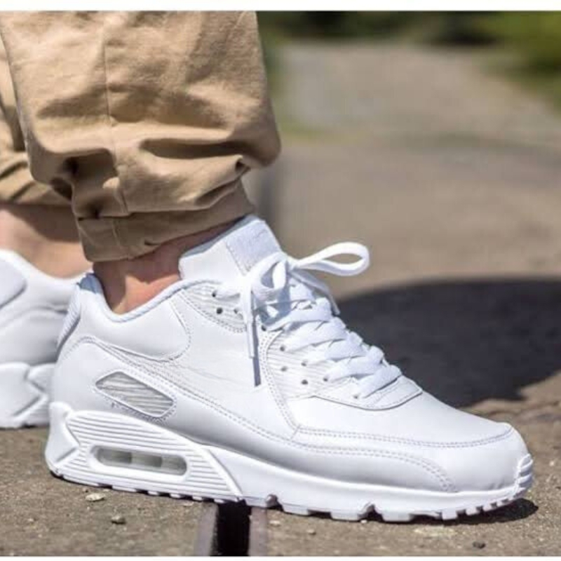 Tênis Unissex Branco - Elegância e Conforto em Cada Passo