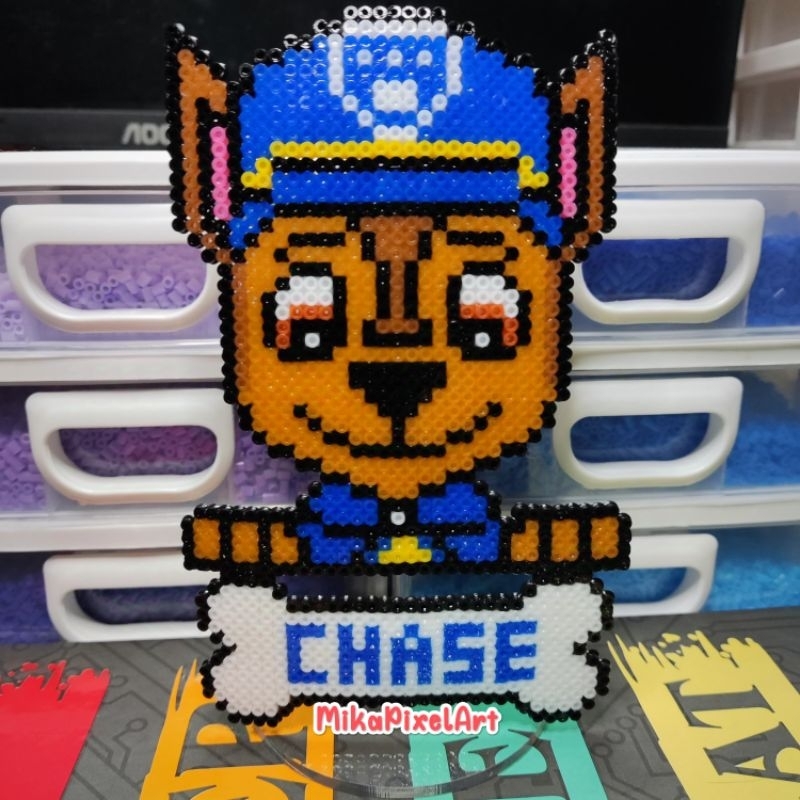 ímã / Totem Personagem Chase do Patrulha Canina em Pixel Art