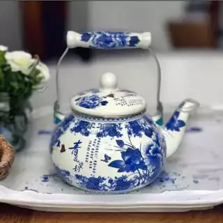 Chaleira Bule Esmaltada Elegante Flores Azuis 2,5 L que vai em fogão de indução