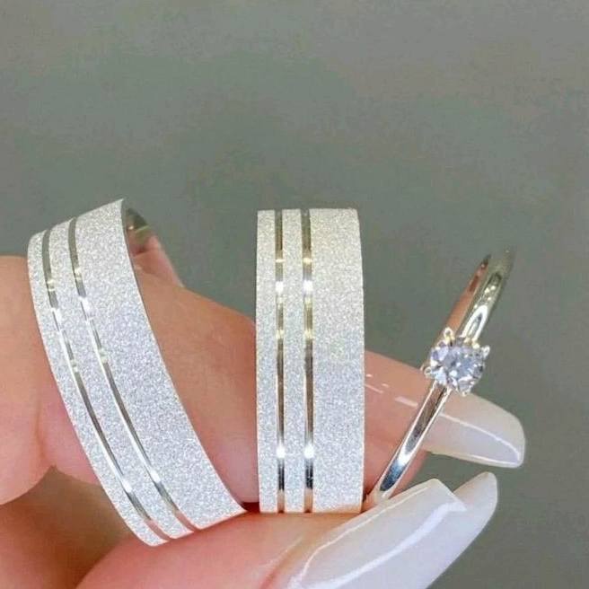 Par De Aliança Namoro Compromisso De Aço Inoxidável Prata Com Brilho Diamantado + Anel Solitário