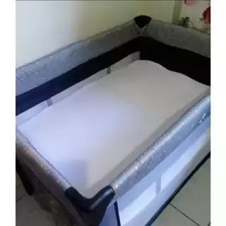 Colchão Para Berço Desmontável Todo Branco Colchao berço Dobravel 1 metro comprimento x70 largura x 5 altura Novo Cercado ou Chiqueirinho