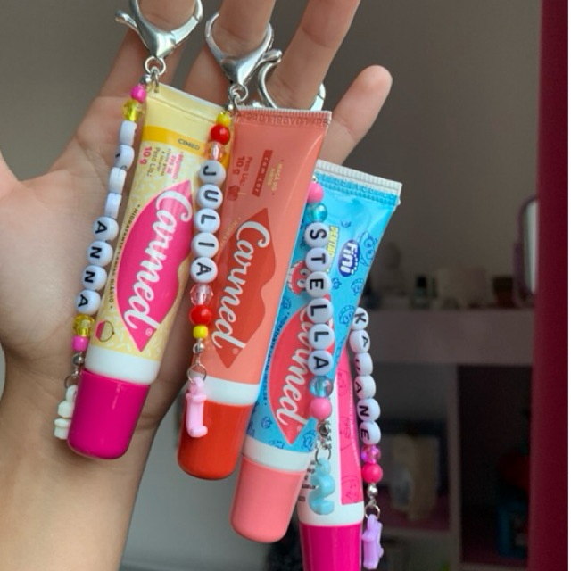 chaveiro carmed fini lip balm miçangas personalizado