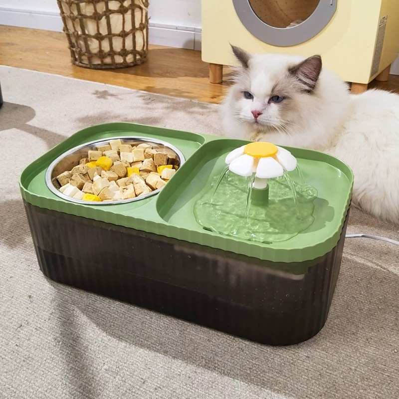 Fonte Bebedouro e Comedouro Para Gatos E Cães Automático Little 3  Litro-PS0801 | Shopee Brasil