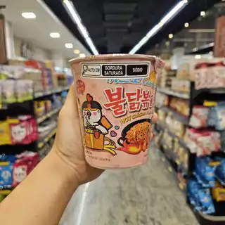 Macarrão Instantâneo Coreano Hot Chicken Ramen (Frango Super Picante) Sabor Carbonara (Frango Cremoso) 80 g - Copo