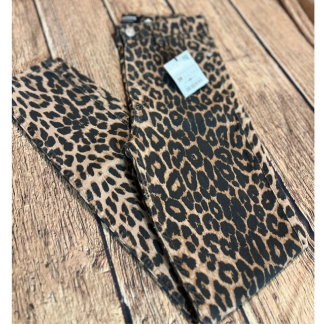Calça jeans animal print zara