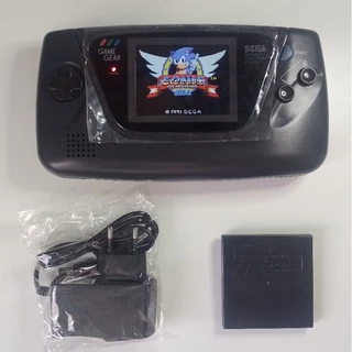 Sega Game Gear com tela IPS, fonte e um jogo