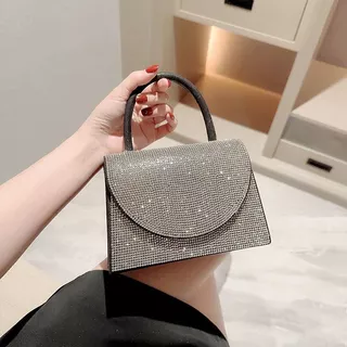 Bolsa Flap Maxi Shine – Brilho e Glamour em Prata e Preto