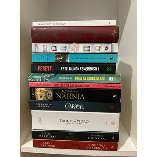 Livros de Fantasia, Suspense e Romance Usados – Six Of Crows; trono de vidro; Nárnia; Alice no país das maravilhas; todas as cores do céu; este mundo tenebroso; o diário de Anne frank; um de nos está mentindo; os três mosqueteiros