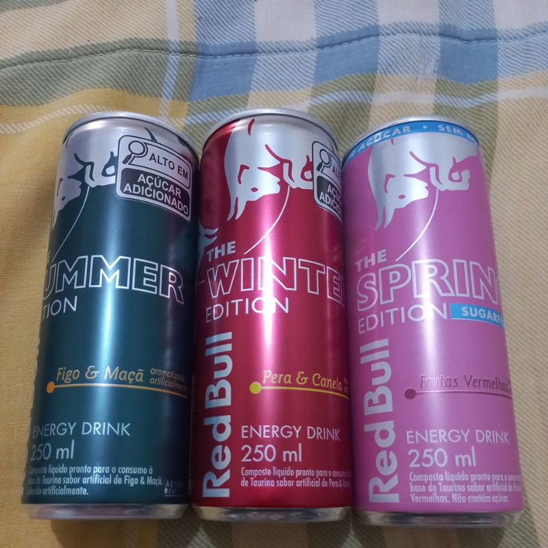 Latas redbull estações Summer, winter e spring. Verão, inverno e primavera.
