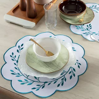 Lugar americano redondo bordado branco/verde azulado 40cm - 1 Unidade