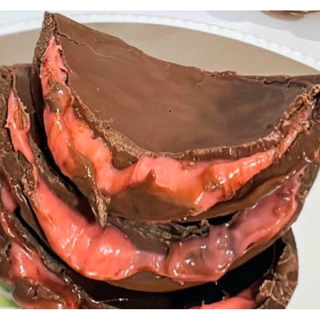 Ovo de pascoa ao leite recheado (ATE 2 RECHEIOS) 1,250 gramas feito com chocolate PURO NOBRE