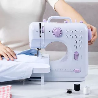 Mini Máquina De Costura Multifuncional Doméstica Com Pedal Portátil Composta de 12 Pontos - Bivolt