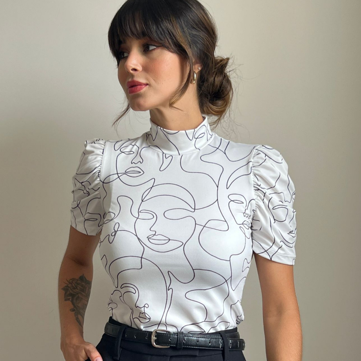 Blusa Rostos Básica Feminina Gola Alta Manga Princesa Bufante Malha Suplex Estampada