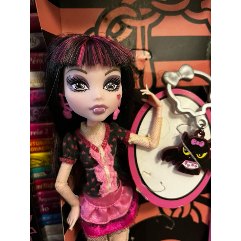 Draculaura Boneca Monster High Passeio no Shopping