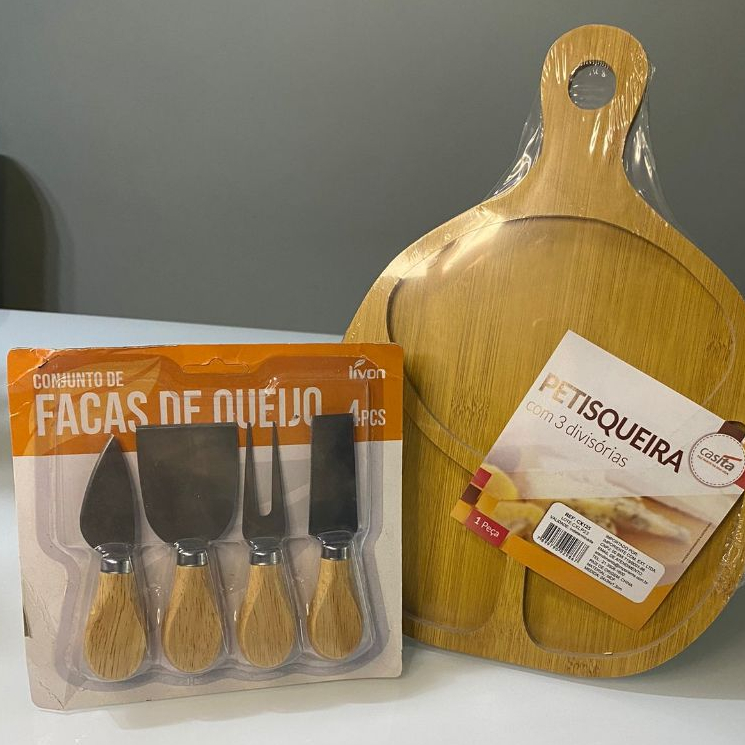 Kit Petisqueira Redonda Madeira bambu + 4 Facas Queijo