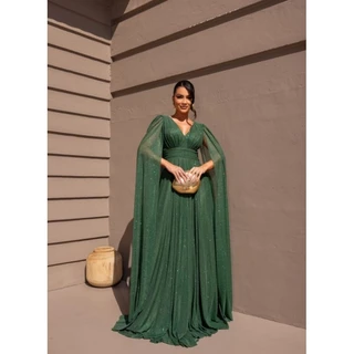 Vestido Lupita todo em Tule brilhoso com manga capa, bem rodado e fluido, super elegante para Madrinhas de casamento