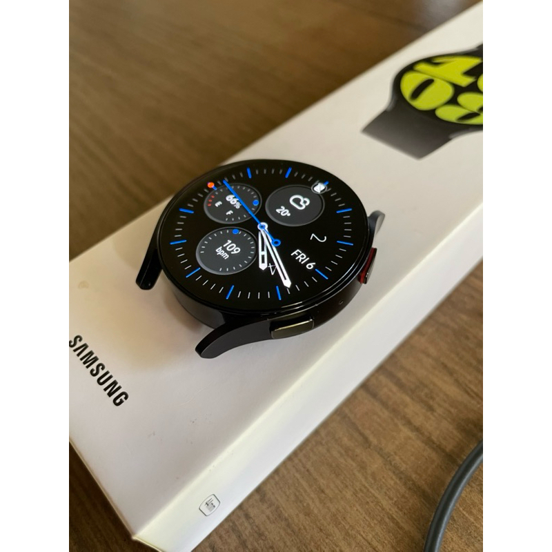 Smartwatch Samsung Galaxy Watch6 LTE 44mm, Pulseira Preta, Resiste Água, GPS, NFC, Wi-Fia