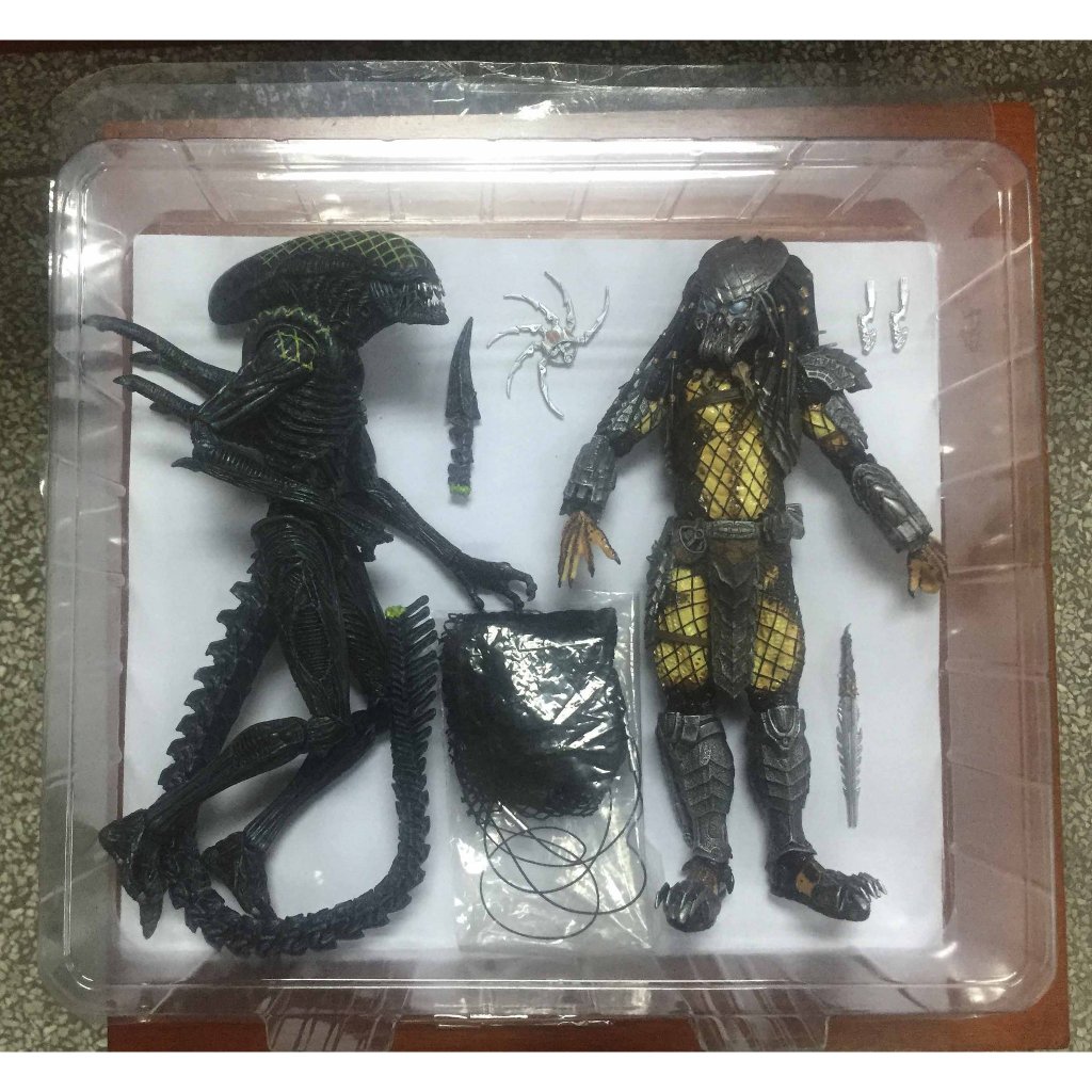 AvP Celtic Predator & Battle Damaged Grid Alien Rivalry Reborn