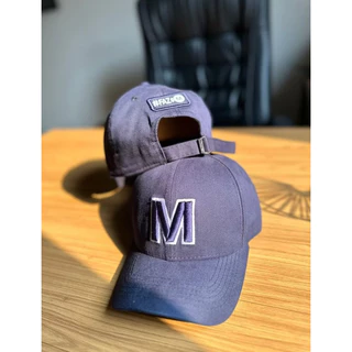 Chapéu boné feminino e masculino faz o M bordado