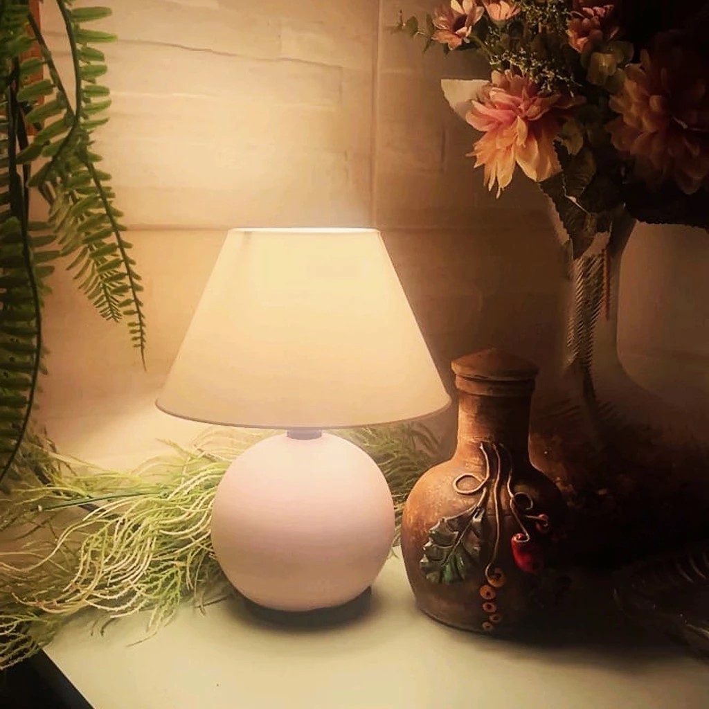 Luminaria Abajur Com Cupula Base de Ceramica Sala Quarto Escritorio Infantil e Adulto