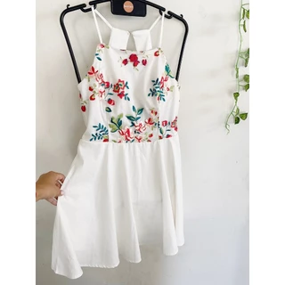 Vestido Feminino Rodado com Bojo Tule Bordado Florido de Alcinha Desapego Sereias Brecho