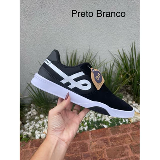 Tênis Skatista Moda Lançamento Preto e Branco Skate Conforto