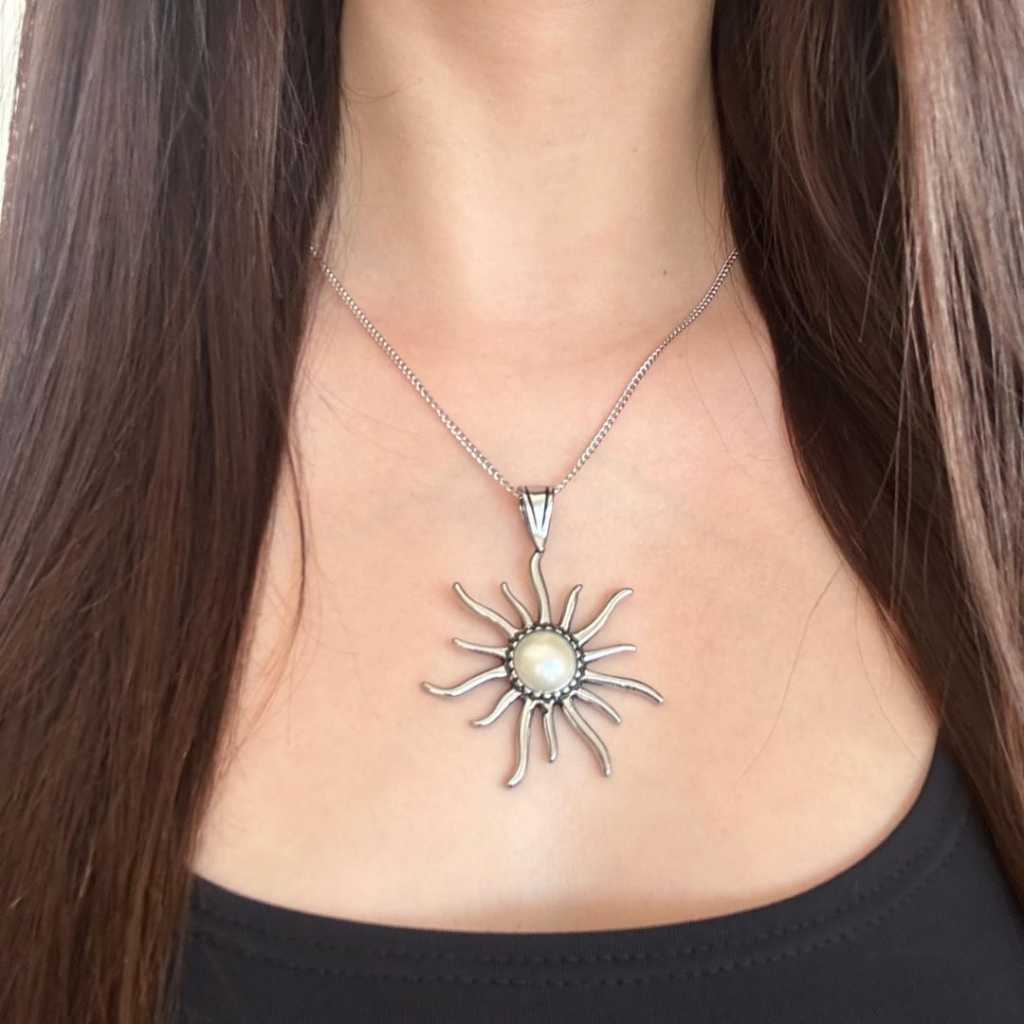 Colar Pingente Sol Astro Rei Pedra Pérola Moda Boho Hippie Chic Aço Inox Cirúrgico Antialérgico Pode Molhar