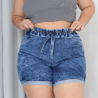 Short Feminino Com Elastano Modelo Plus Size Estilo Jogger Destroyed Com Bolsos Traseiros