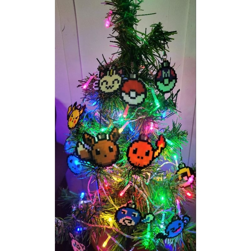 Enfeites de Natal Pokemon Pokeball Greatball Ultraball Masterball Bulbasauro Charmander Squirtle Pikachu Eevee Jigglypuff Poliwag Meowth Wobbuffet em PixelArt