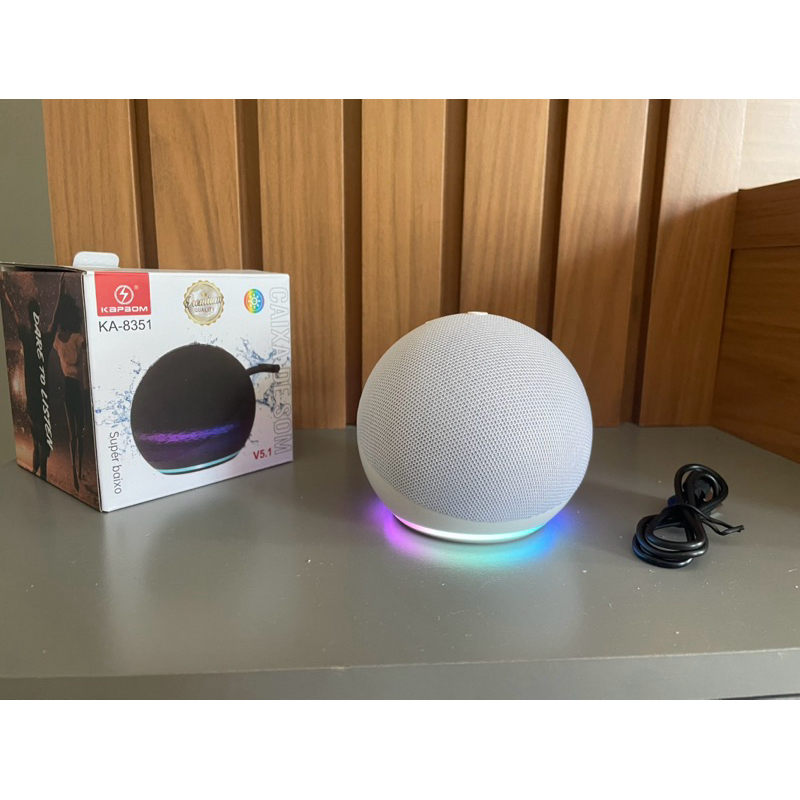Caixa de som , modelo Alexa com comando de voz através app da Amazon e bluetooth.