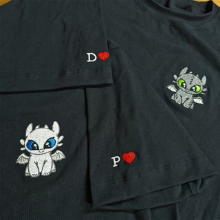 Conjunto Kit 02 Camisetas de Casal Bordado - Como Treinar o Seu Dragão