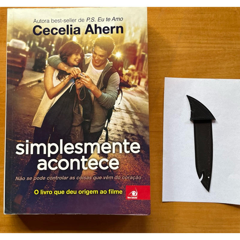 Livro Simplesmente acontece - Cecelia Ahern , com marcador exclusivo ...