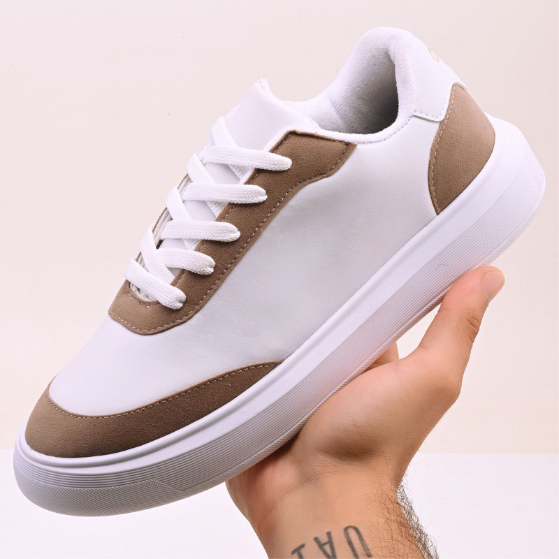 tênis casual Sport fino branco com detalhes em camurça bege