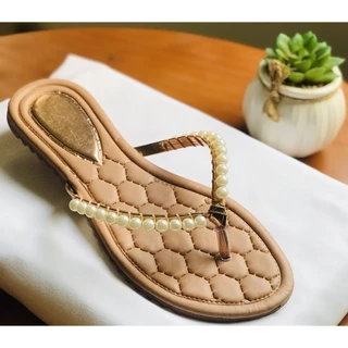 Sandália Feminina Rasteirinha com Detalhes em Pérolas Elegância e Conforto