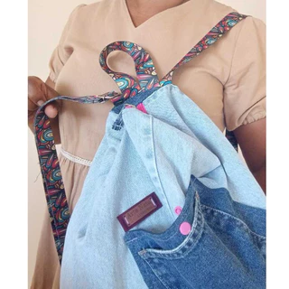 Mochila Jeans reforçada diferenciada exclusiva, vintage e moderna - Alça regulável