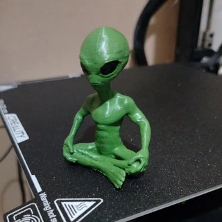 boneco ET sentado impressão 3D ovni