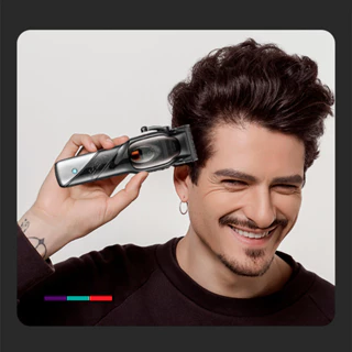 Máquina De Cortar Cabelo Profissional Base Visor De Led 9000 RPM 2500mAh USB 4 Pentes-Guia