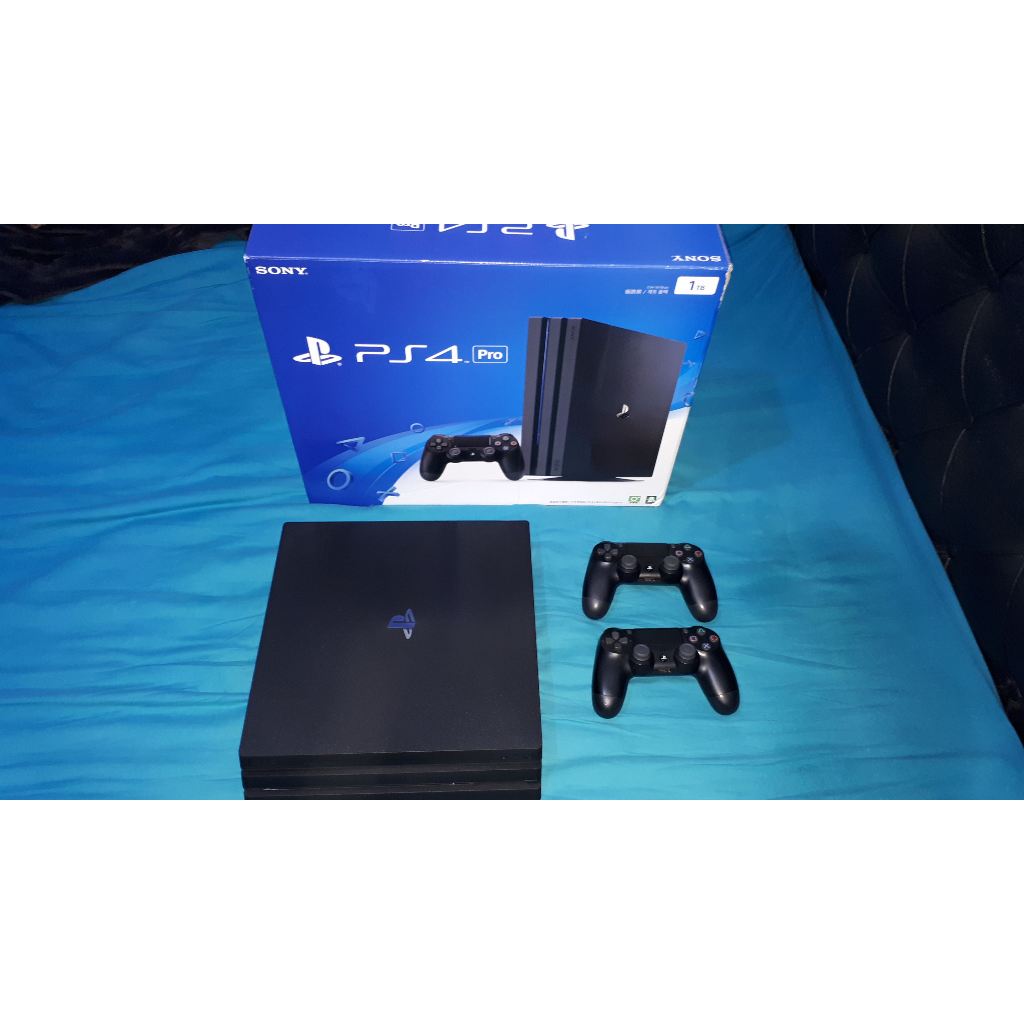 PS4-Pro 1TB + 2 controles + 150 jogos
