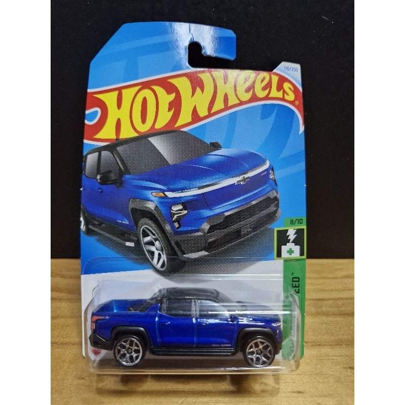 Hot Wheels Silverado EV RST – HW Green Speed – Échelle 1:64 – Bleu Foncé – Mattel 2024