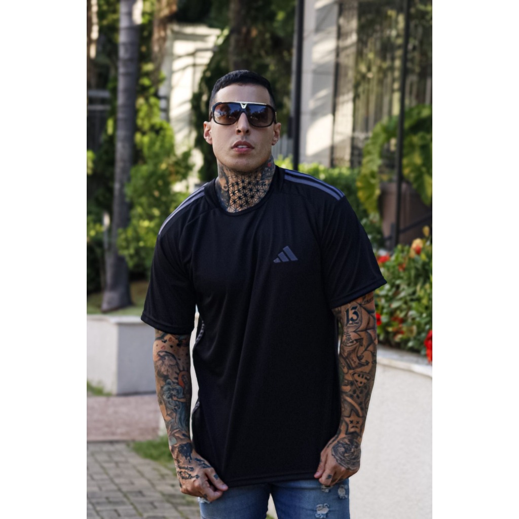 CAMISETA PRETA BÁSICA DRI FIT COM PROTEÇÃO UV PARA O DIA A DIA.