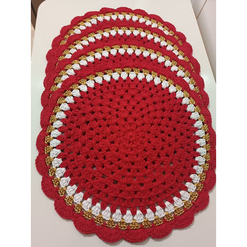 Sousplat de crochê vermelho, branco e dourado | Shopee Brasil