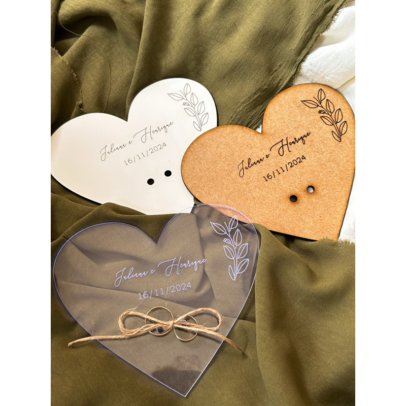 Porta alianças coração em MDF e acrílico para casamento