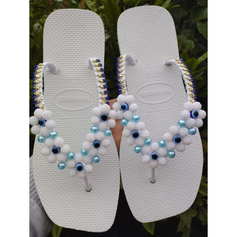 Chinelo havaianas Slim decoradas com perolas craquelada e estrass