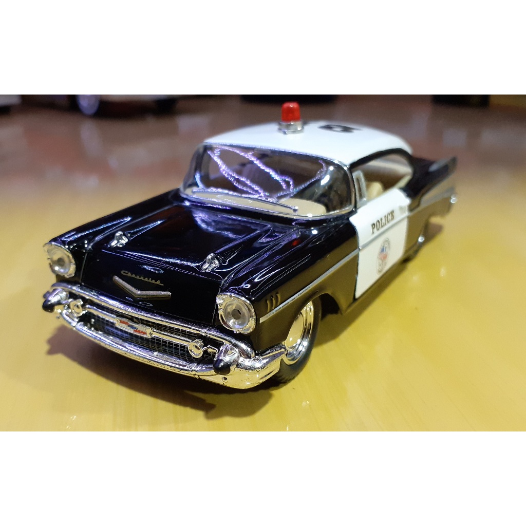 MINIATURA DE CARRINHO CHEVROLET BEL AIR POLICIA 1957 ESCALA 1/40 A