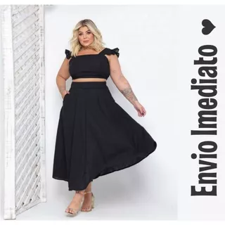 Conjunto plus size moda maior de saia godê longa e cropped de alça babado tecido crepe dunas cores e estampas variadas.