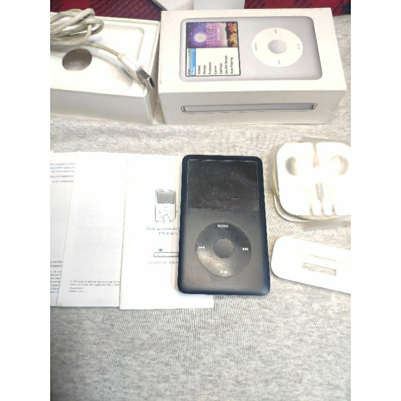Apple　iPod　160GB（充電コード付き） iPod classic 160GB シルバー 充電コード付き Apple iPod