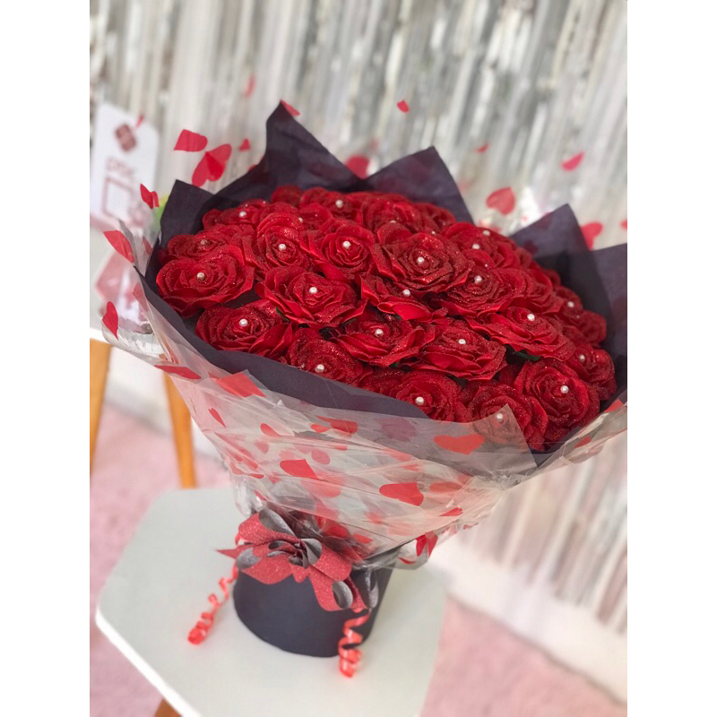 Buquê de cetim (vermelho c/gliter) | Shopee Brasil